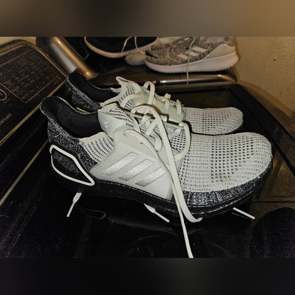 Adidas Ultraboost - Picture 2 of 8